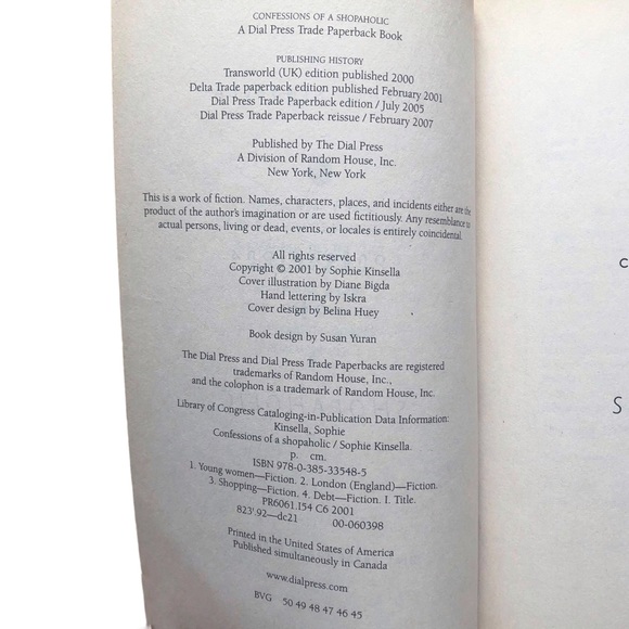 Pair of Fiction Paperback Books: Paper Towns & Confessions of a Shopaholic - Picture 8 of 8